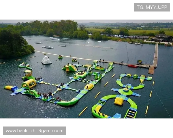 特殊水下蹦床大赛，水中跳跃的精彩瞬间，水上蹦床视频